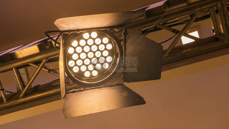 led照明色温3000k和4000k区别